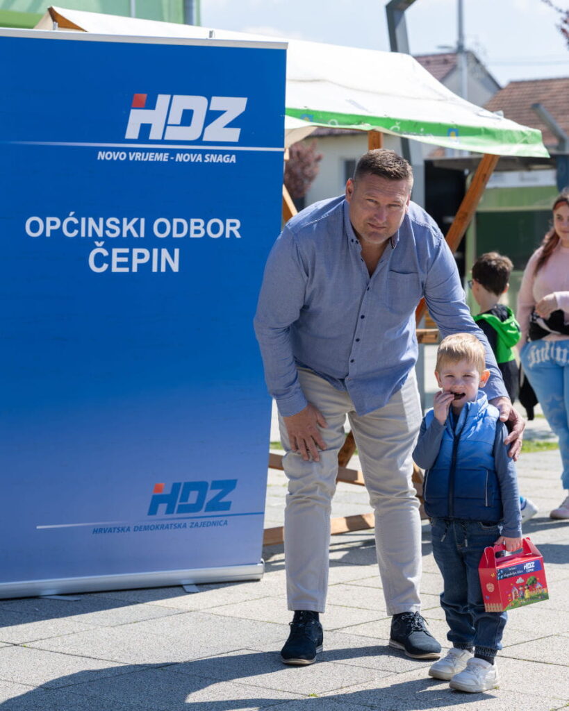 Podjela uskrsnih paketića za djecu