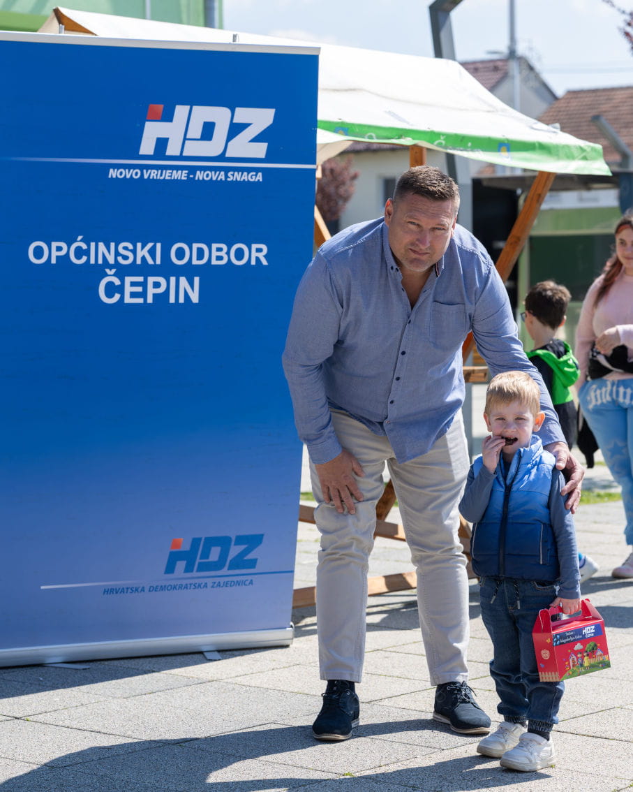 Podjela uskrsnih paketića za djecu